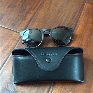 Otis Black Round Sunglasses with Case